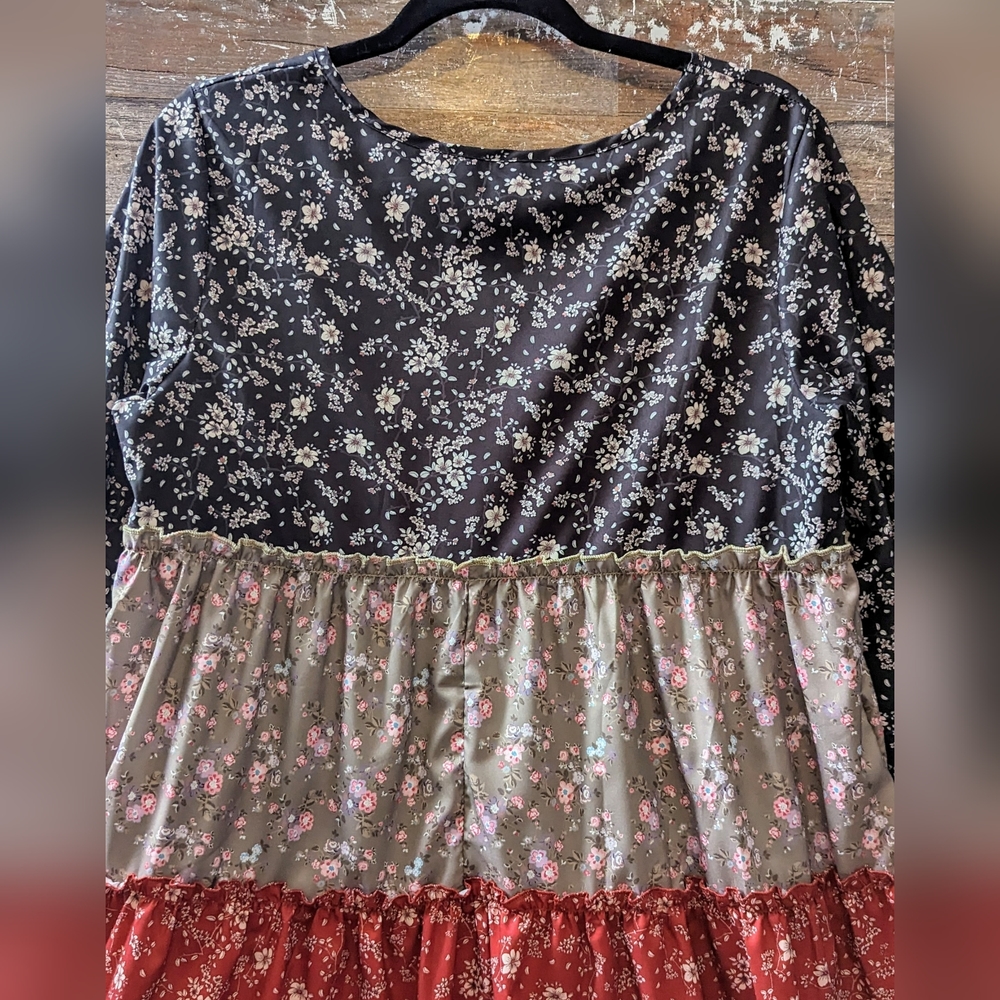 Women’s Floral Tiered Tunic Top - Black, Olive & Red - Picture 11 of 14